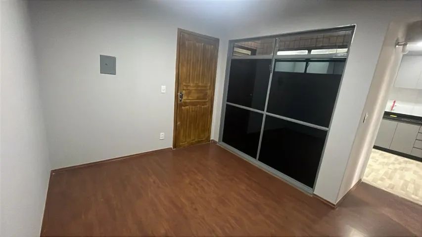 Alugo Apto. de 2 quartos com garagem
