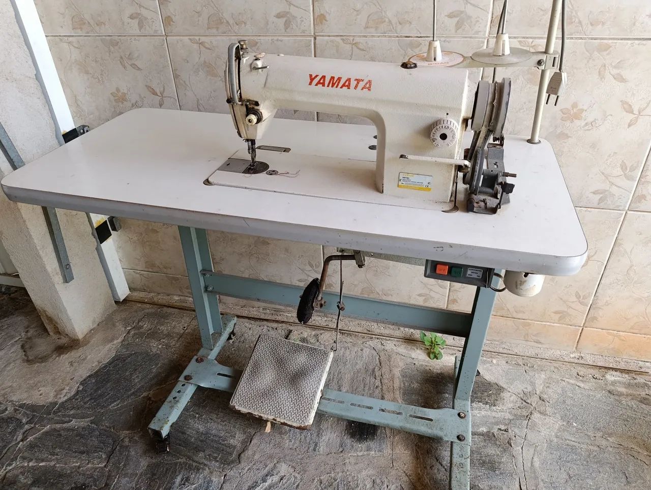 Máquina industrial costura reta YAMATA - Foto 4