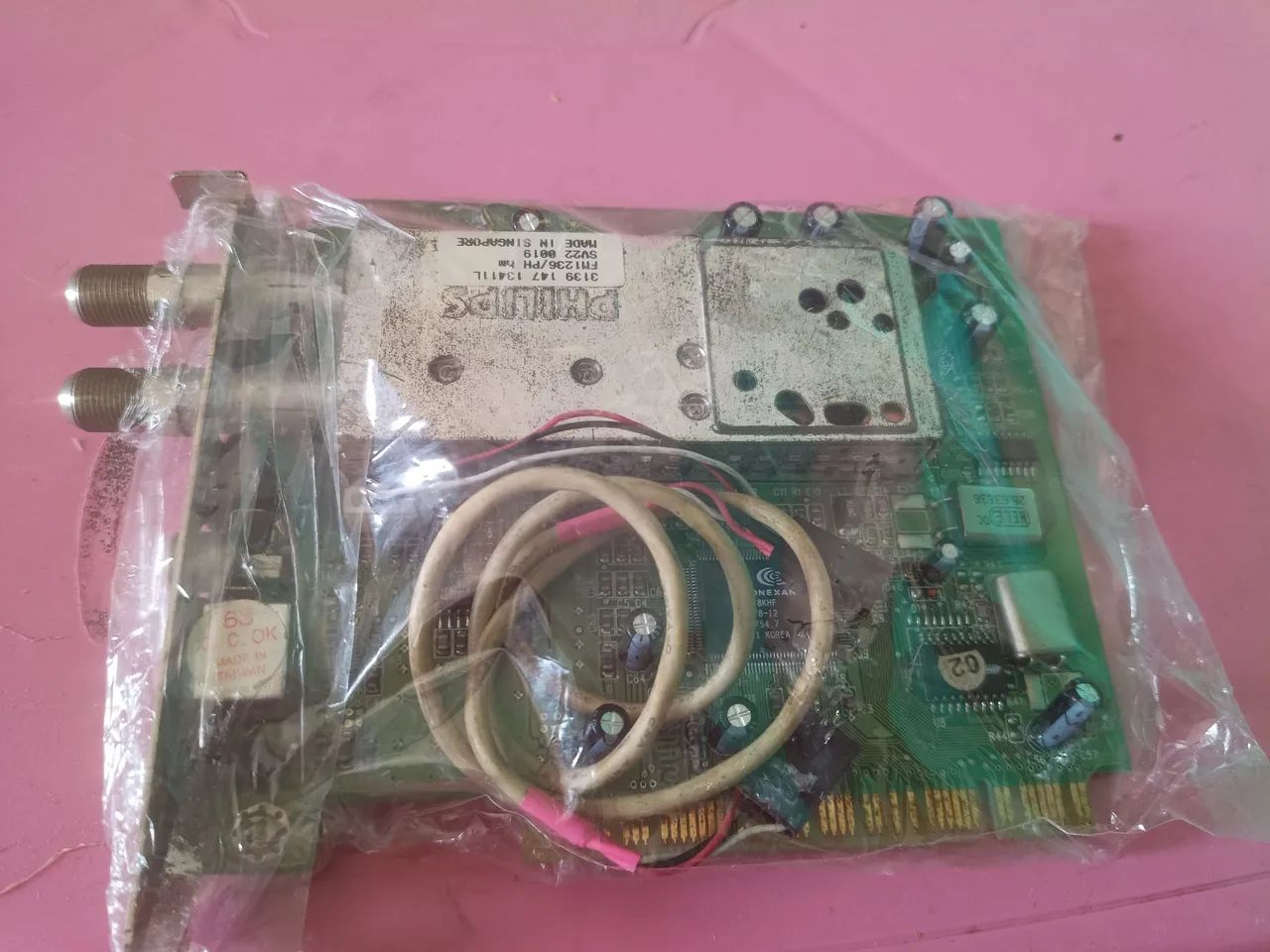 Placa de Captura de Vídeo e Sintonizador de TV,com interface PCI,não testei 