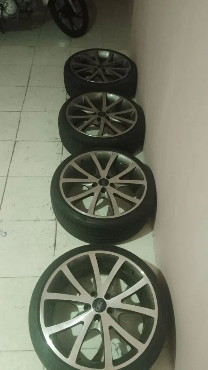 VENDO E TROCO RODAS ARO 18 DO FOCUS