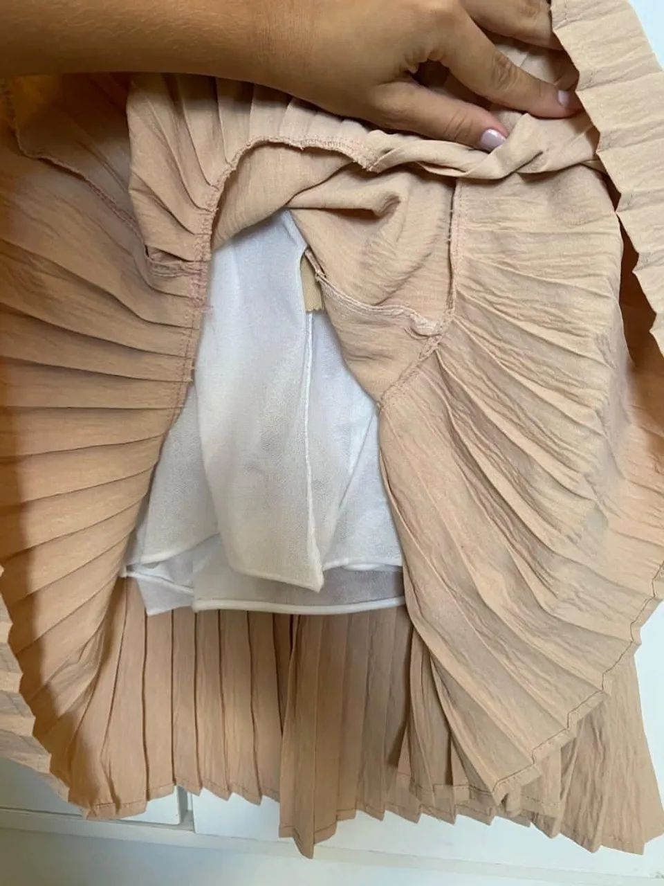 Vestido bege com barra plissada  - Foto 3