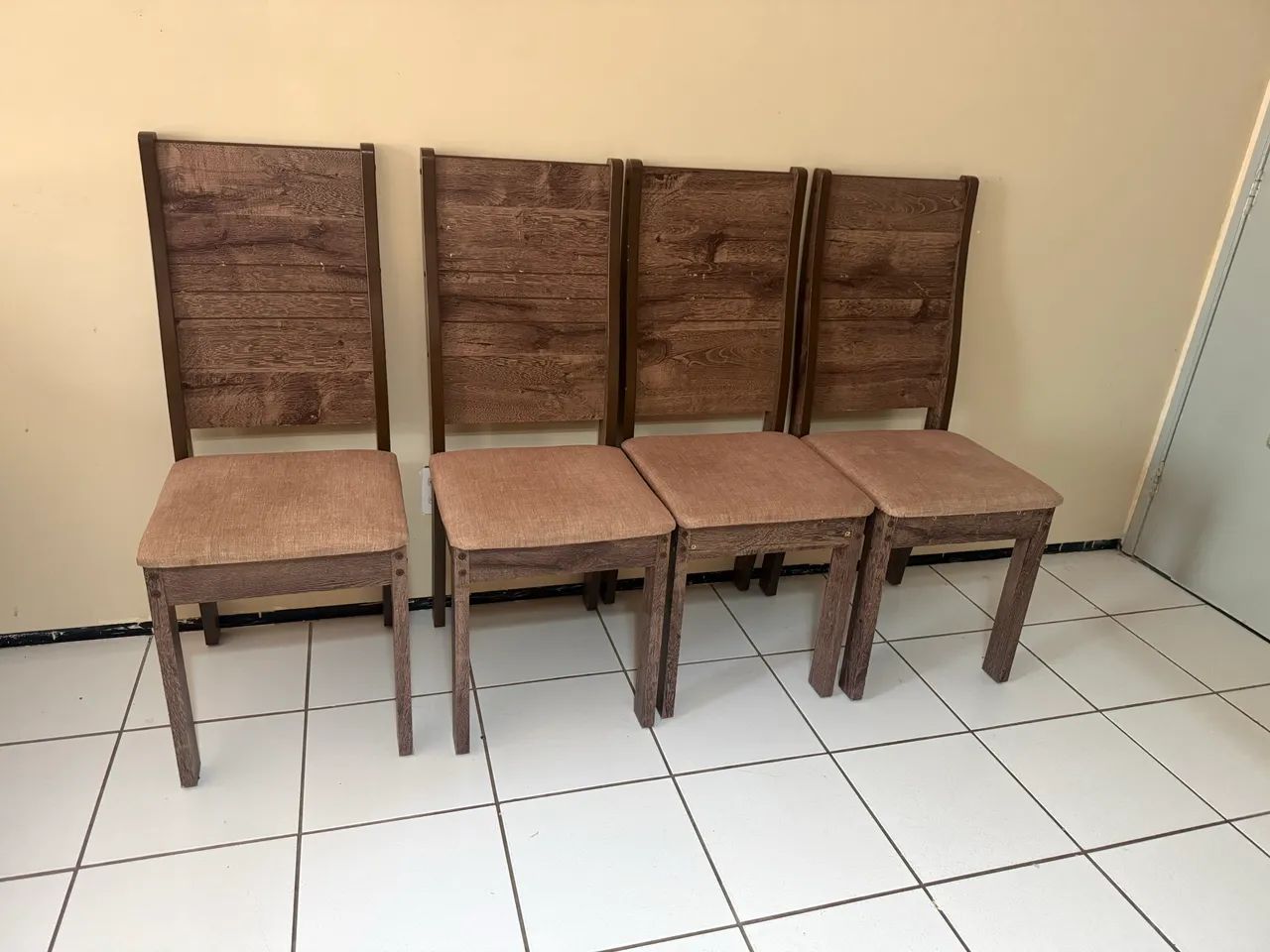 Mesa com 4 cadeiras  - Foto 3