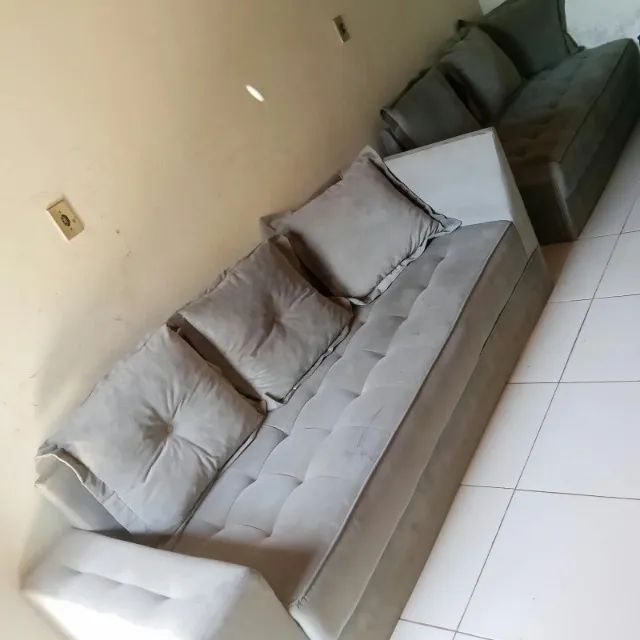 Sofá 2 metros em linho bege - Foto 2