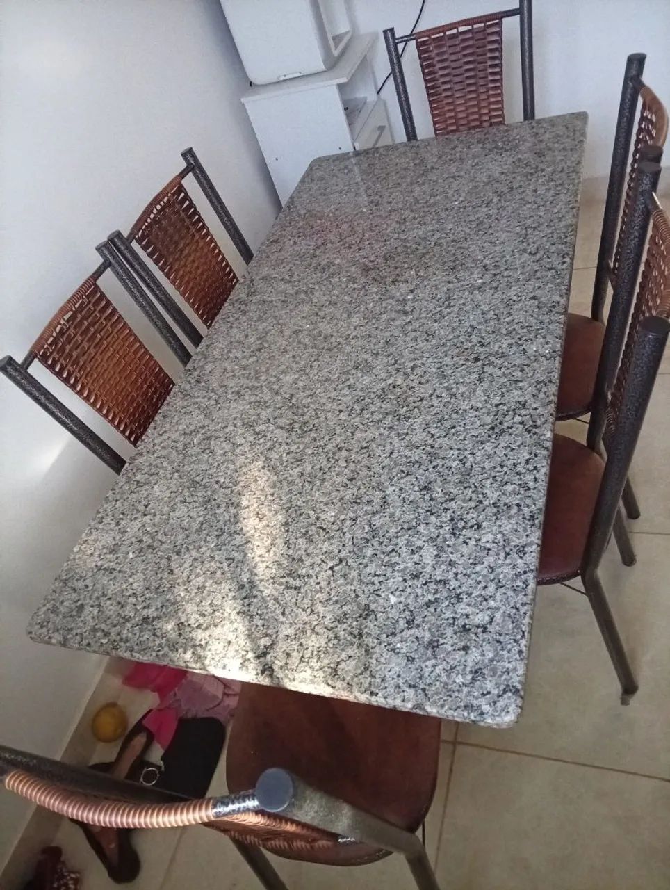  jogo de mesa com 6 cadeiras 