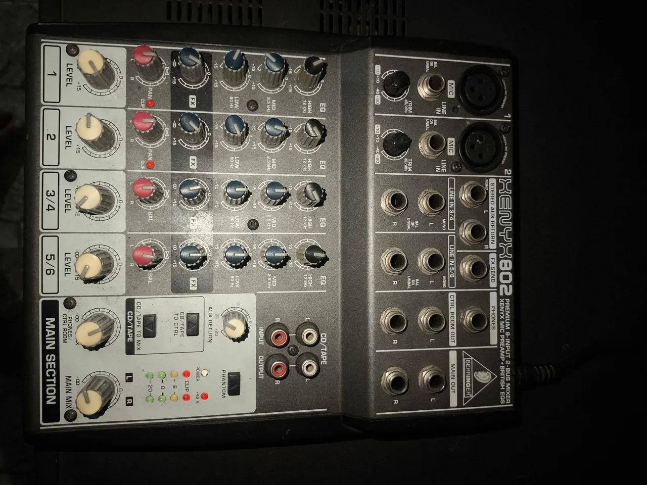 Mesa de som Behringer 802