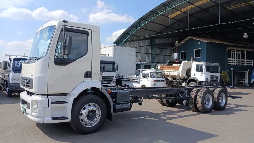 Volvo VM 270 Chassi Ano 2013 - Foto 4