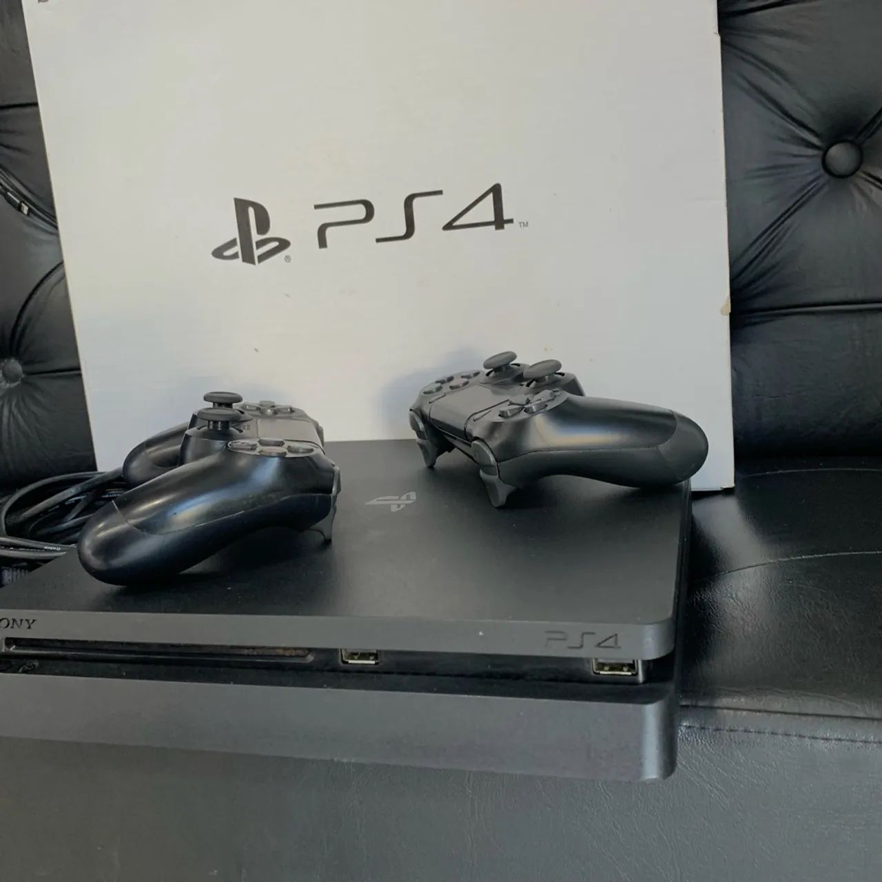 Ps4 - slim com 2 controles e 1 tera - Foto 2