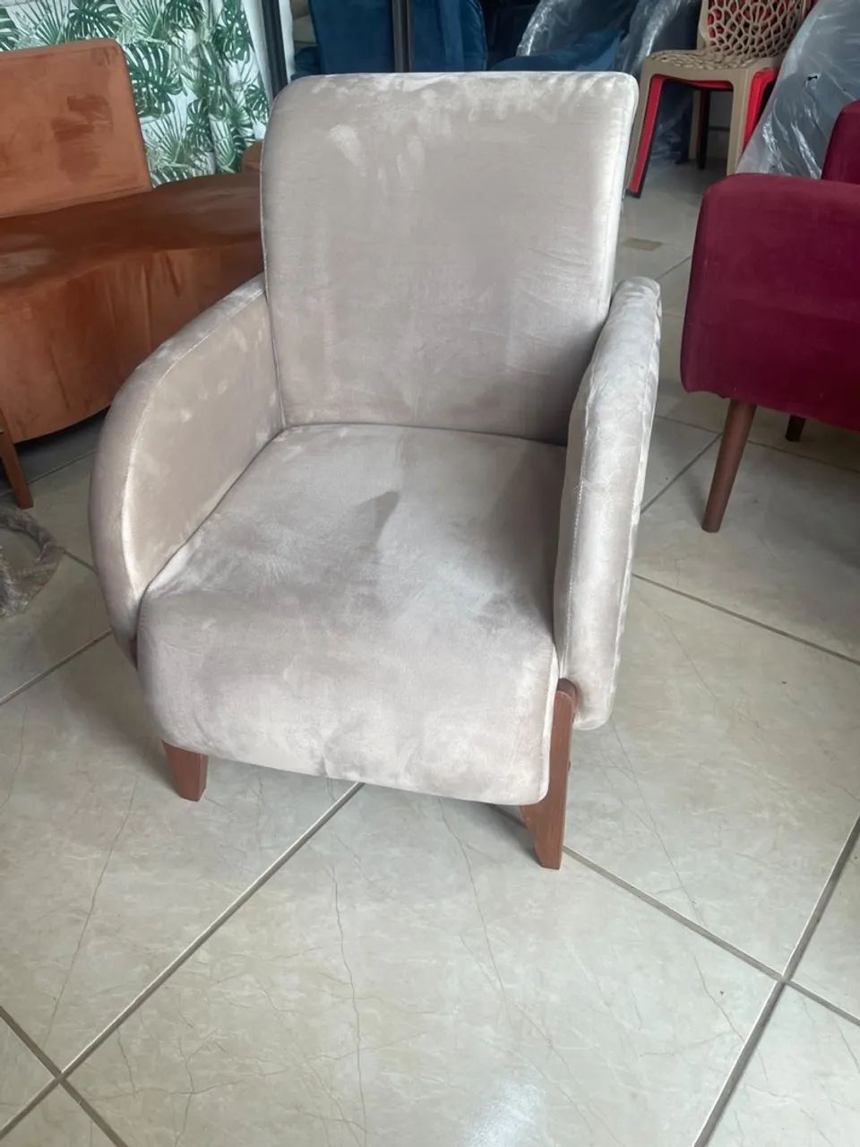 POLTRONA PÉROLA EM VELUDO - Foto 5