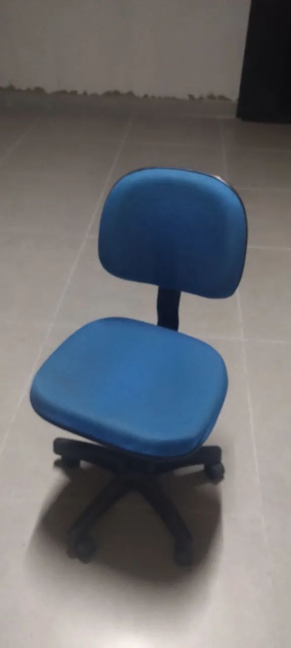 Cadeira escritório muito conservada 