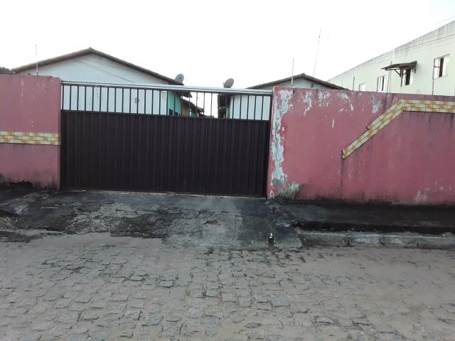Vende se essa casa em Plaza Gardem, na Rua Maneol Ramalho de Souza