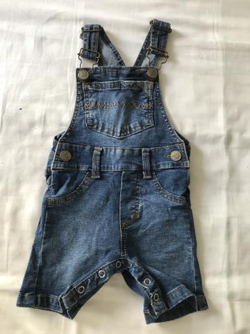 Jardineira jeans infantil