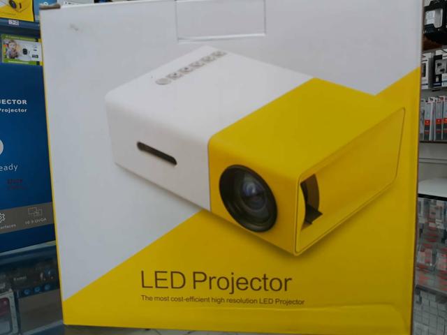 Mini projetor 600 lumens