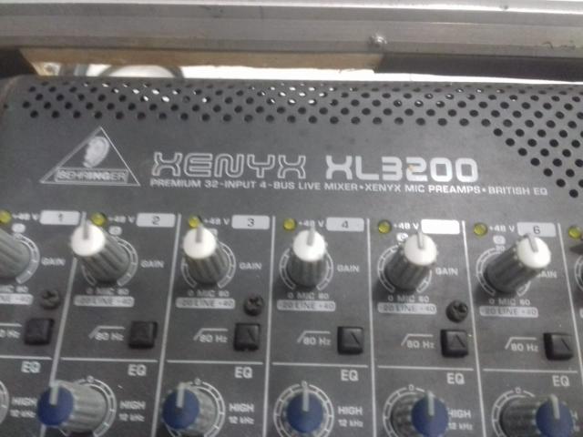 Mesa de som behringer