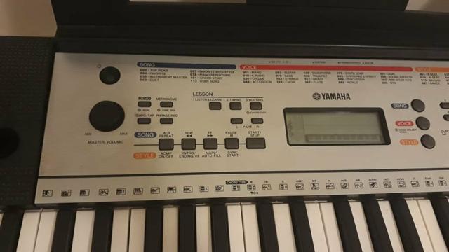 Teclado Yamaha YPT-260 + Pedal Sustain + Suporte - Foto 2