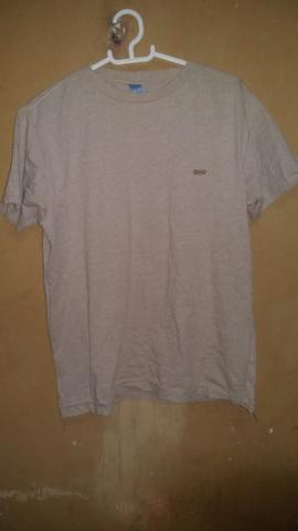 Calça de moletom cea usada apenas 2 vezes por 30,00 blusa P 10,00 - Foto 3