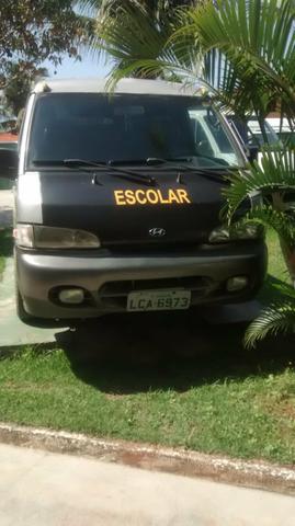 Vendo van Hyundai h100 ano 98/12lugares - Foto 3