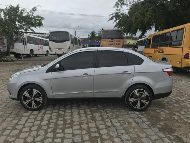 Grand Siena essence 1.6 2014 flex 16v - Foto 17