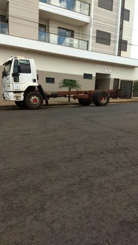 Cargo 1317 toco no chassi motor 6 cilindros 2005 mecânica impecável estudo troca