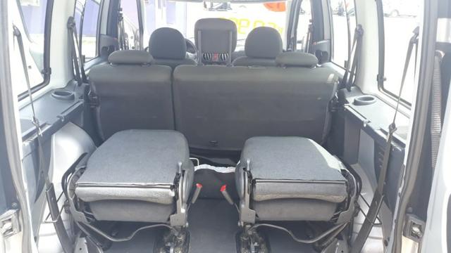 Fiat Doblo Essence 1.8 Flex 16V 5p - Prata - Foto 2