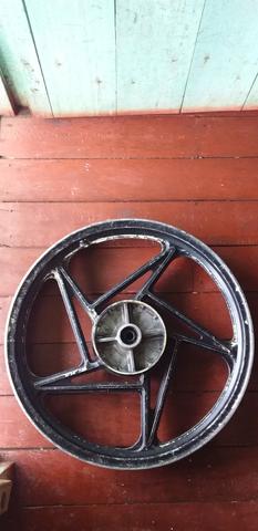 Vendo essa roda trazeira da suzuki aro 18