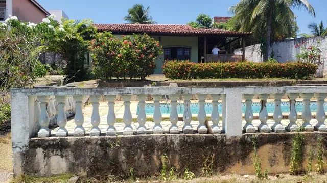 Linda casa com 4/4, 1500m² em Lauro de Freitas.