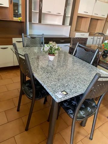 Mesa de Granito Nova Com 04Cadeiras 