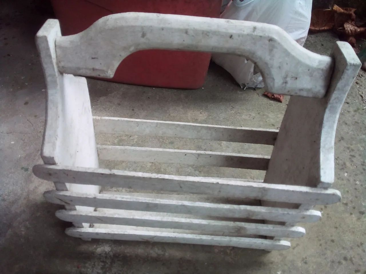 Old wooden magazine rack64295587534977121