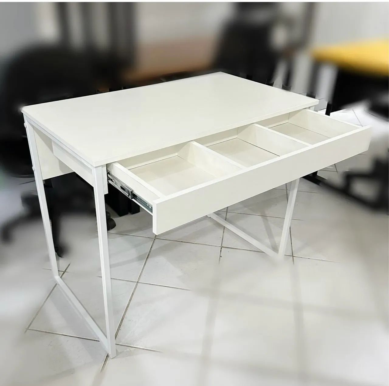 Escrivaninha branca mesa maquiagem 