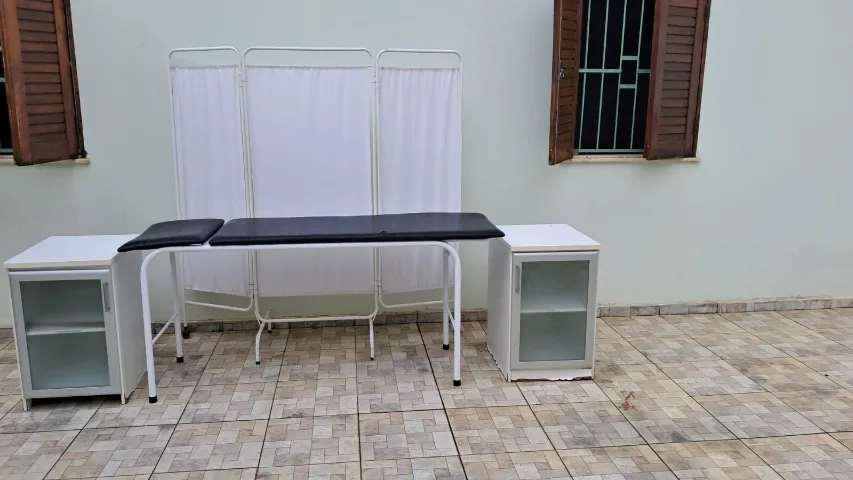 MACA, ARMÁRIOS PORTADE VIDRO E BIOMBO TUBULAR PARA CONSULTÓRIOS E CLÍNICAS