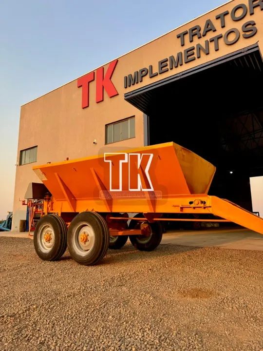 Distribuidor de Calcário e fertilizantes 5500 KG Tatu - TK Tratores Nova Andradina - MS