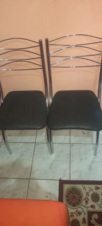 Duas cadeiras 50 reais 