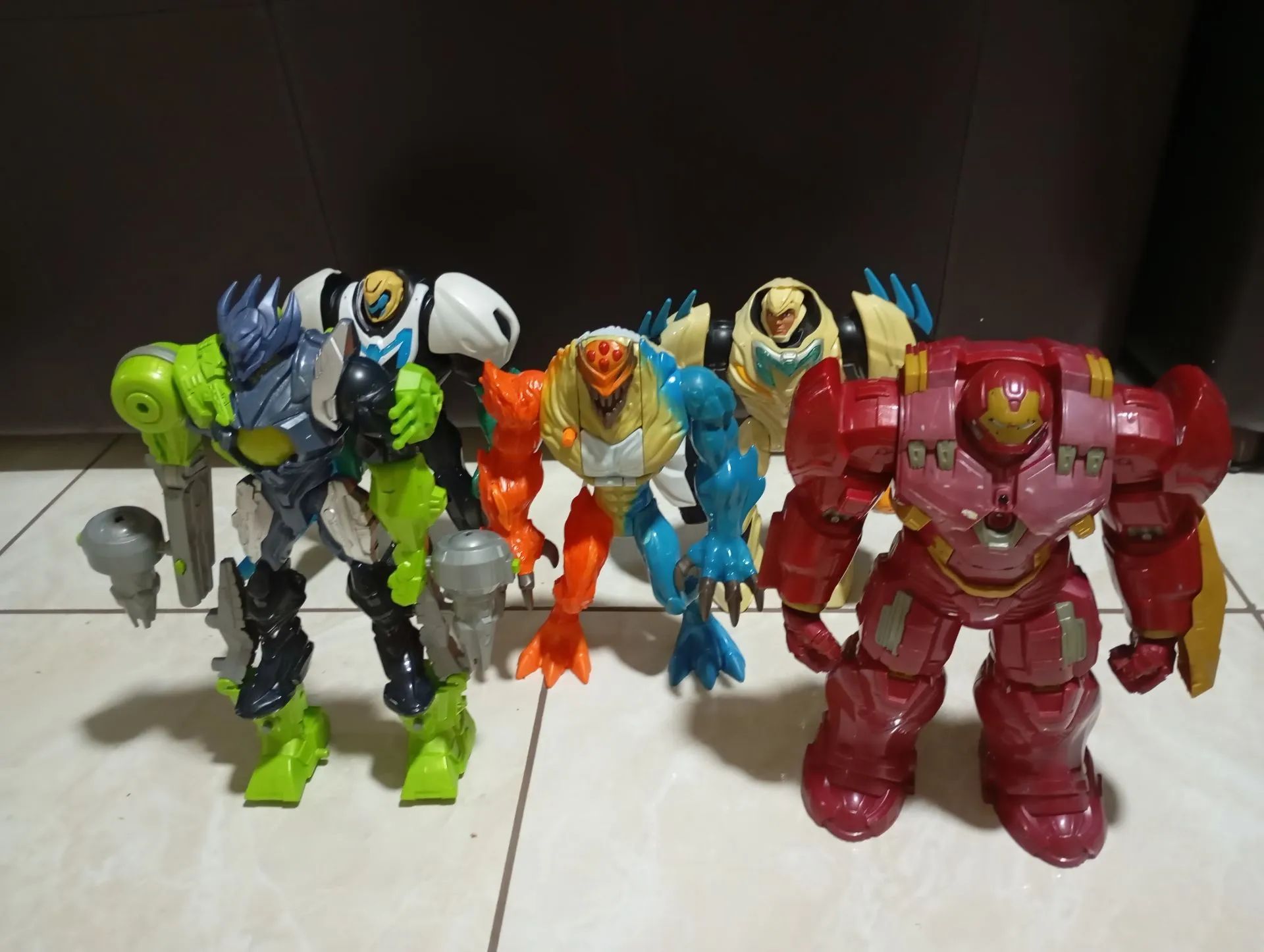5 Bonecos de ação - Max Steel e marvel - Foto 3