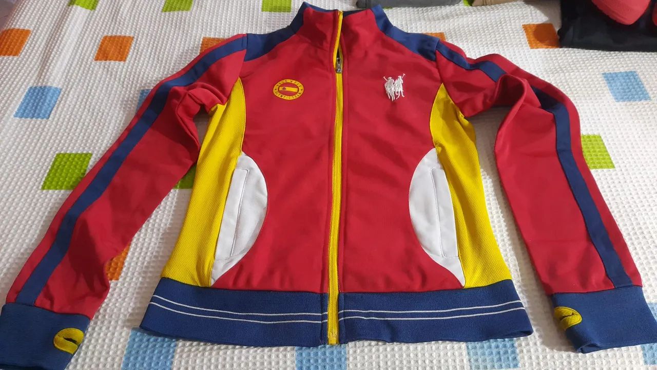 Jaqueta Esportiva Vermelha com Detalhes. POLO Wear ,M, tam  Amarelos