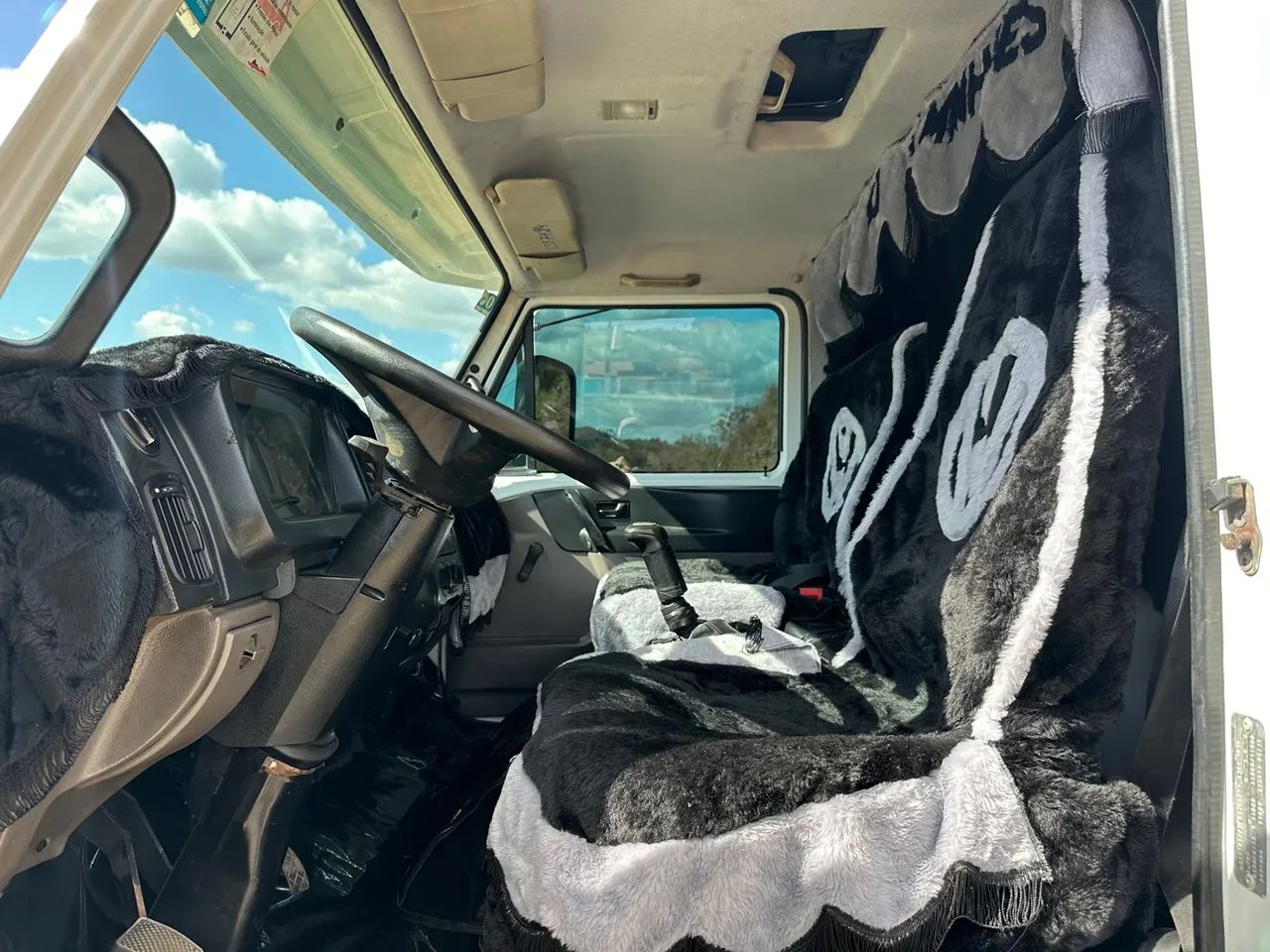 VW 8.160 prancha 2015 com asa delta - Foto 13