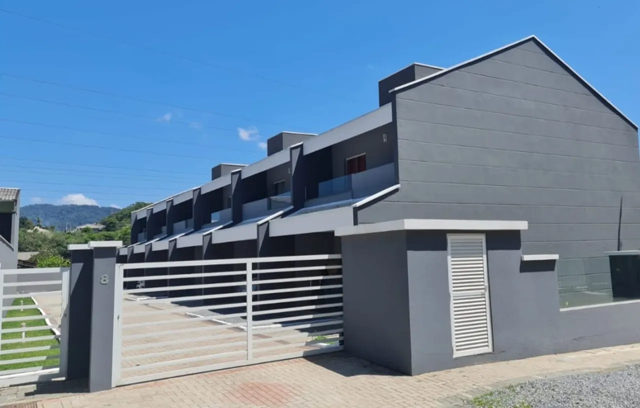 Sobrado na Itoupava Central com Alto Padrão de Acabamento