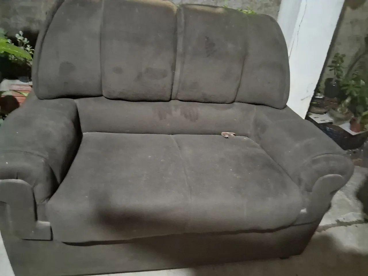Sofá bem conservado tecido de veludo64307165339907122
