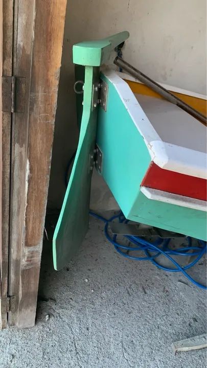 Barco de madeira com motor de centro  - Foto 2