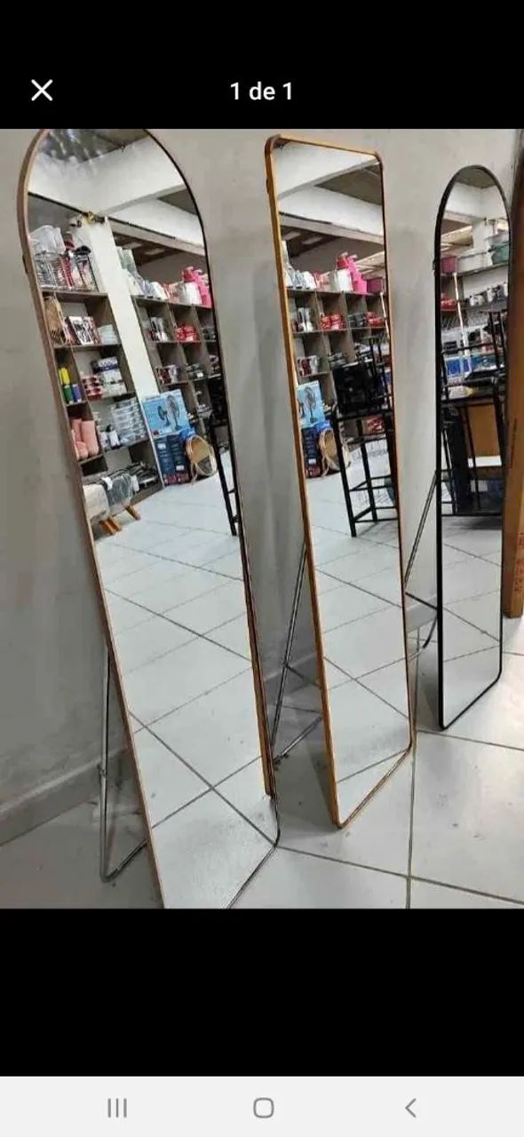 Espelho com suporte.
