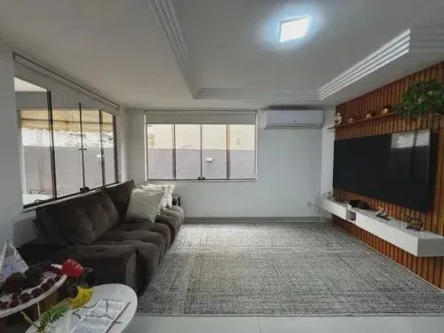 Imóvel para aluguel com 237 metros quadrados com 4 quartos