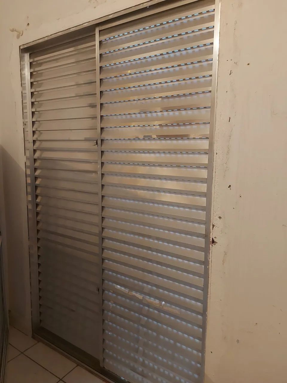 Porta de Alumínio 1.40 largura por2.10 altura  - Foto 3