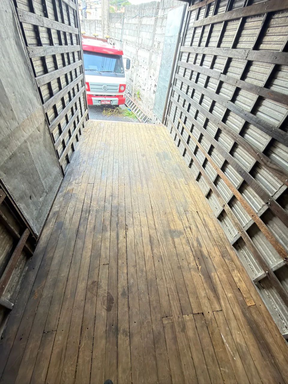 Vende-se baú carga seca 5 metros  - Foto 2