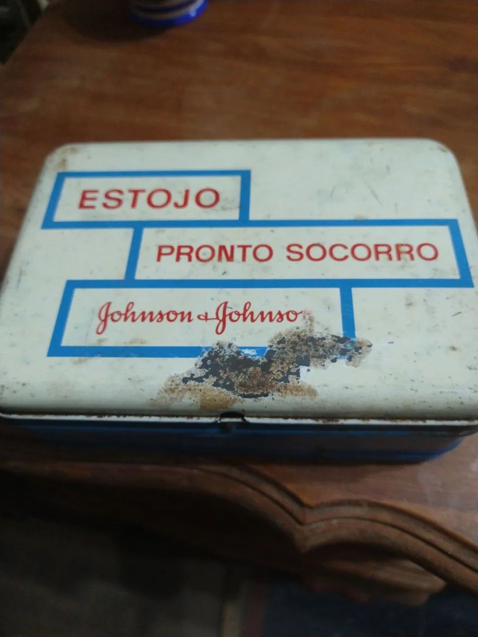 Antigo lata primeira socorro 
