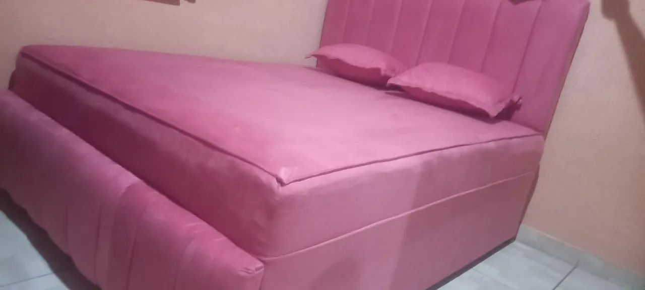 Cama Box Estofada Rosa com Cabeceira