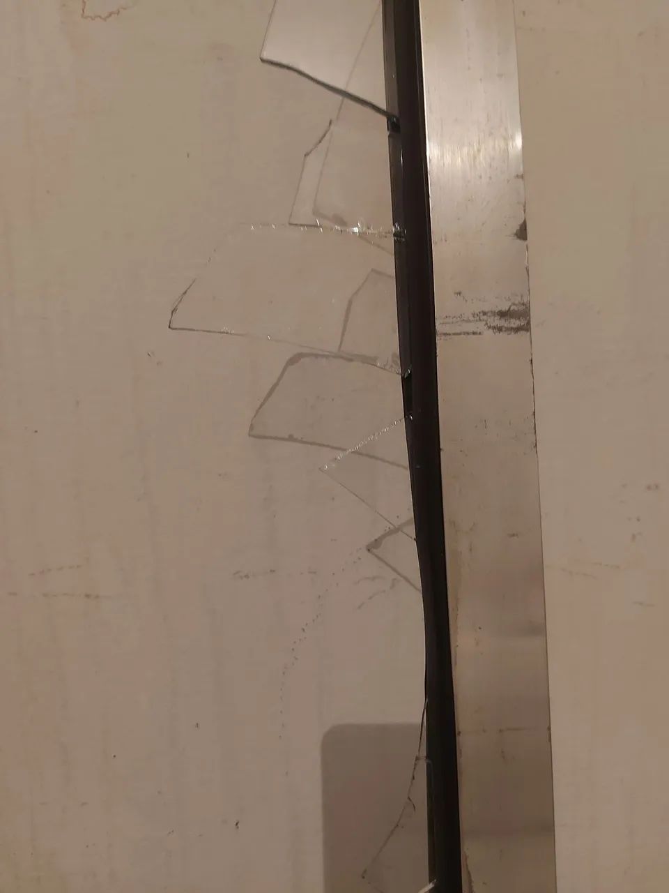 Porta de Alumínio 1.40 largura por2.10 altura  - Foto 4