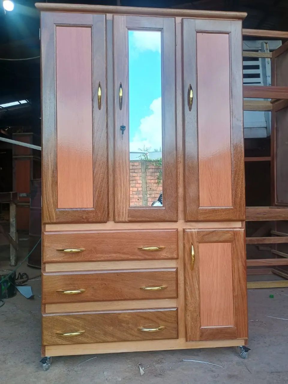 GUARDA ROUPA DE 3 PORTAS NOVO 