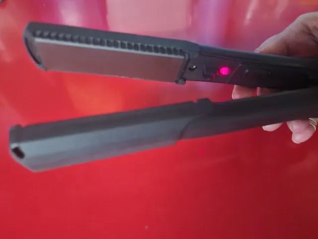 Prancha de cabelo de cerâmica bivolt Faet (NOVA) - Foto 2