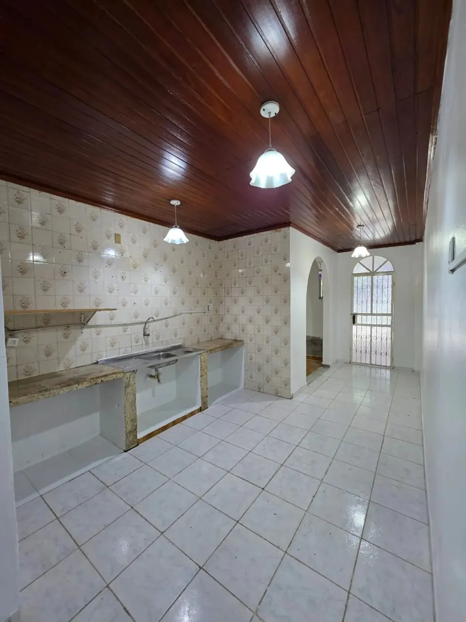 Alugo casa no Parque Dez Cj. Barra Bela - 3 QUARTOS