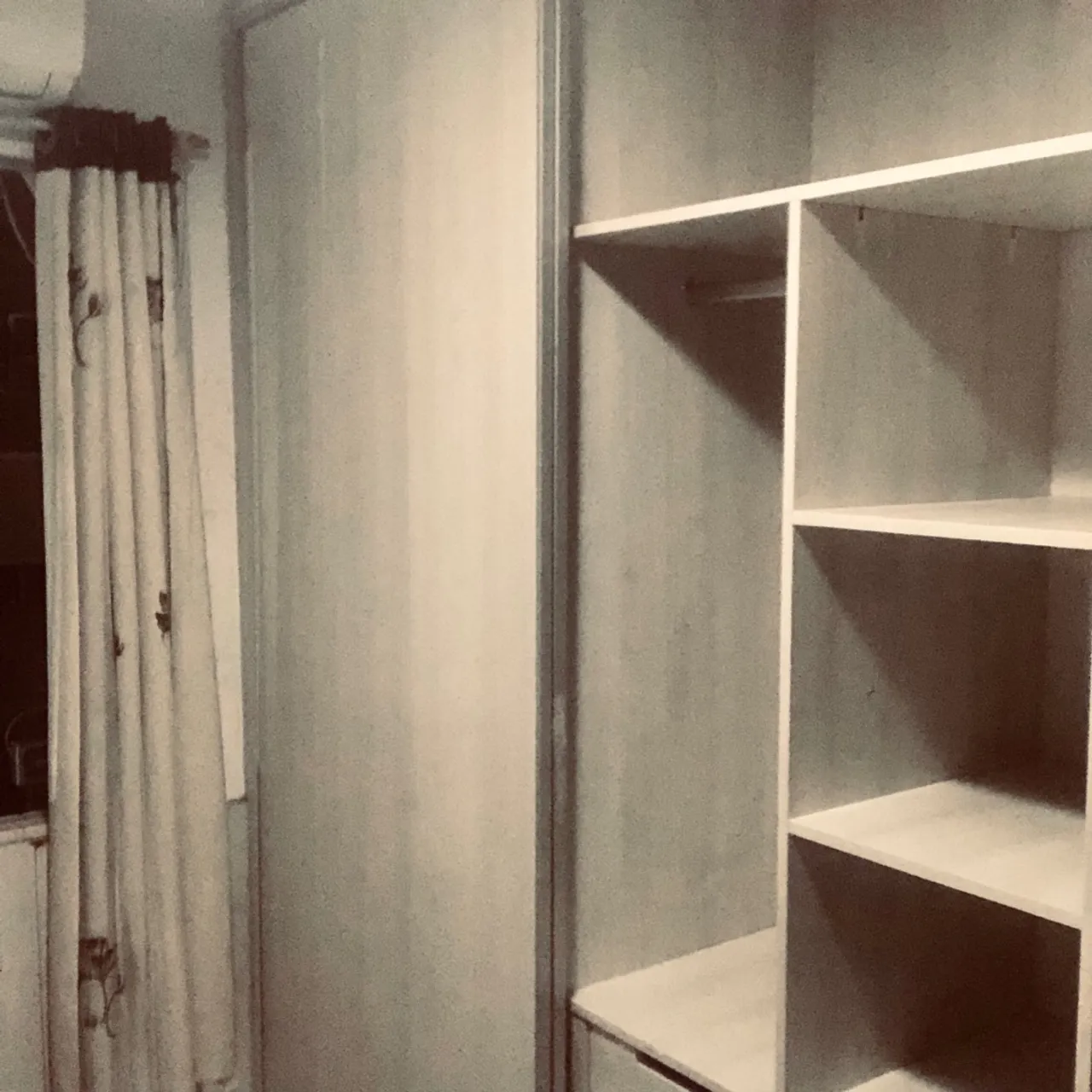 Quarto mobiliado somente p mulheres valor 600