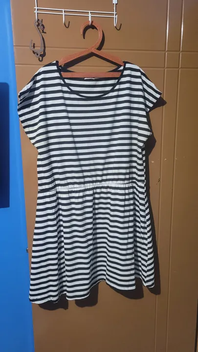 Vestido listrado preto e branco