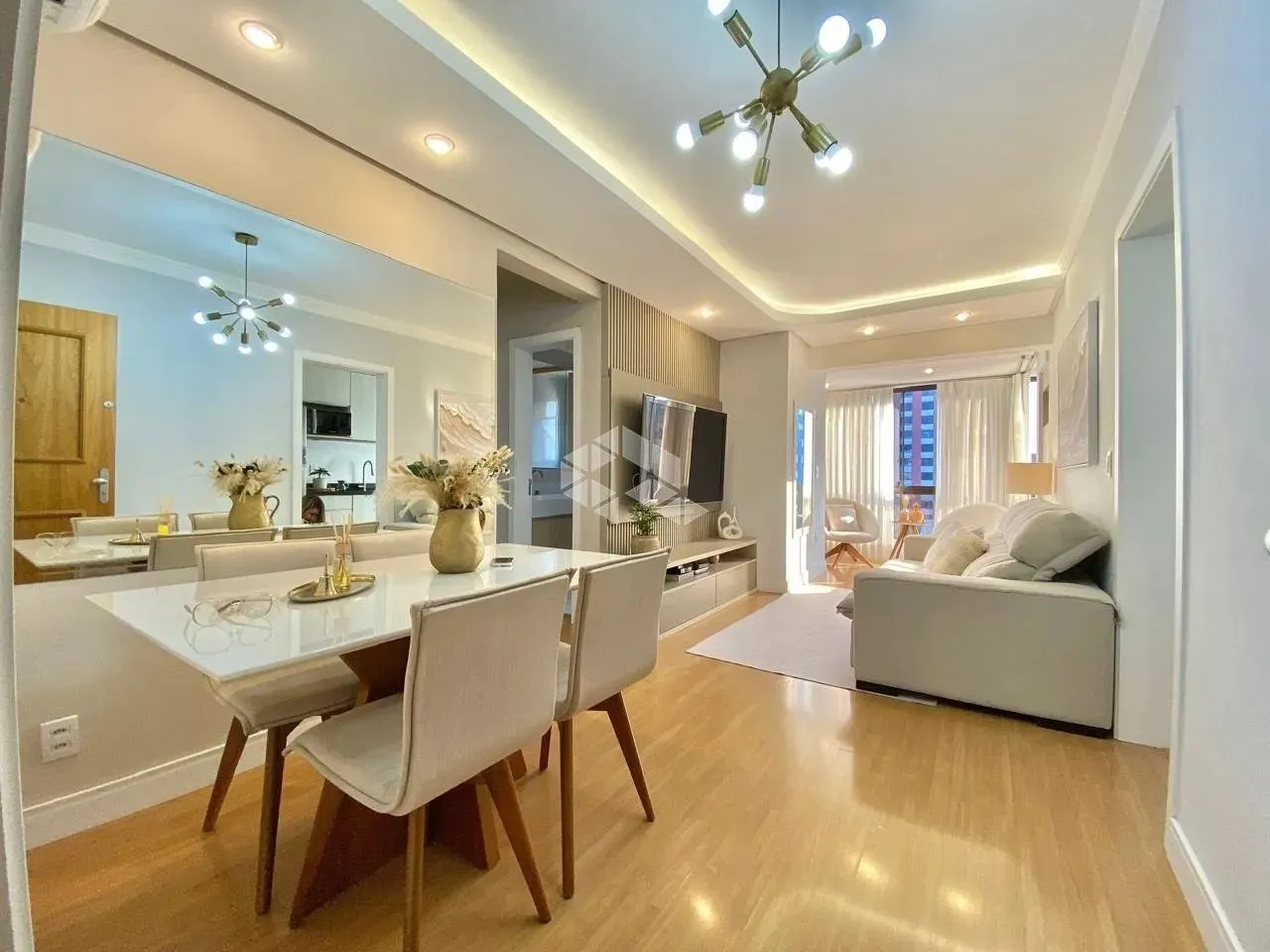 Apartamento 2 dormitórios com sacada.